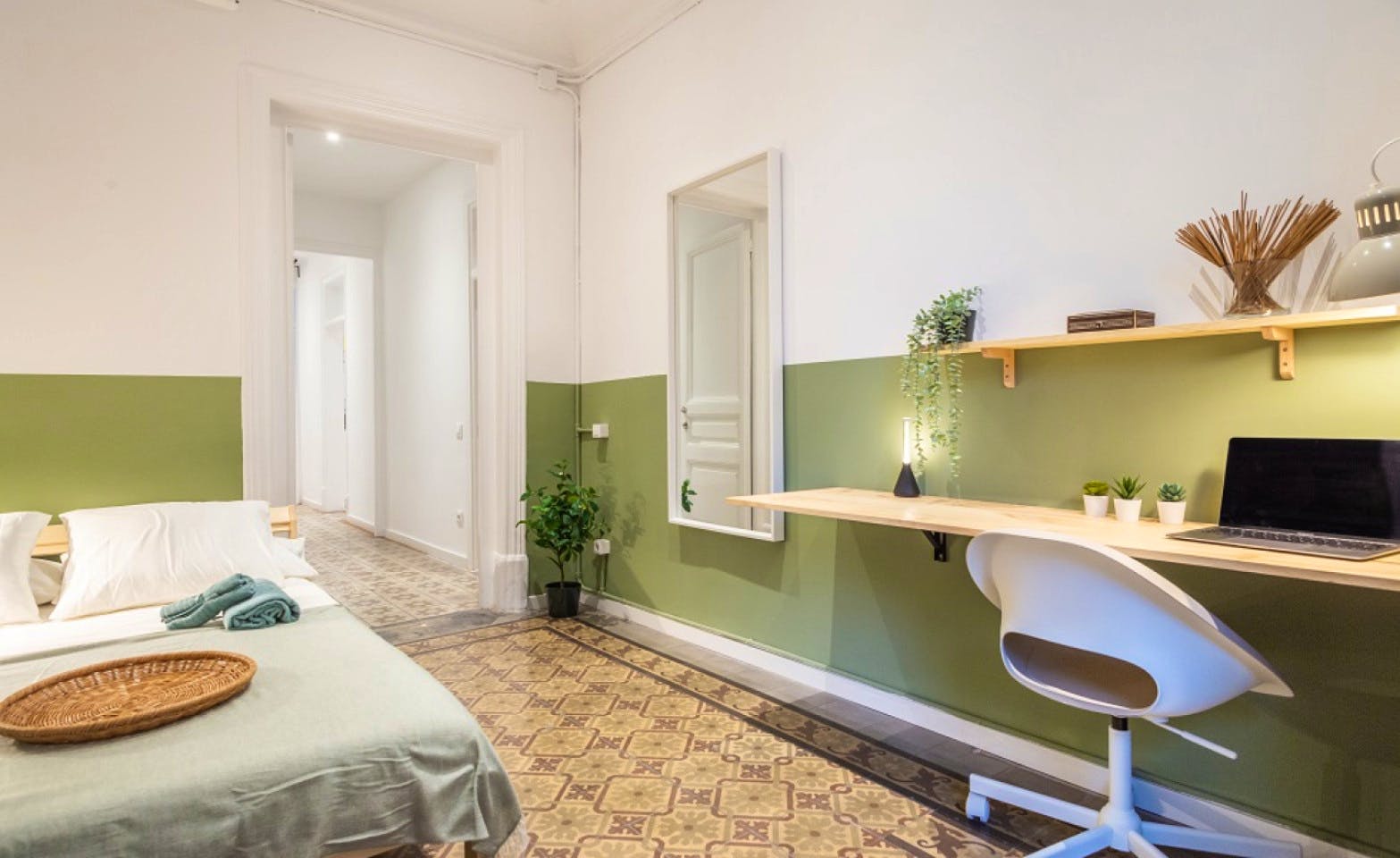  Double Room With Terrace  -  Designer-Coliving Flat with Historic Charm in Barcelona's Gothic Quarter Apartment  - Gallery -  2