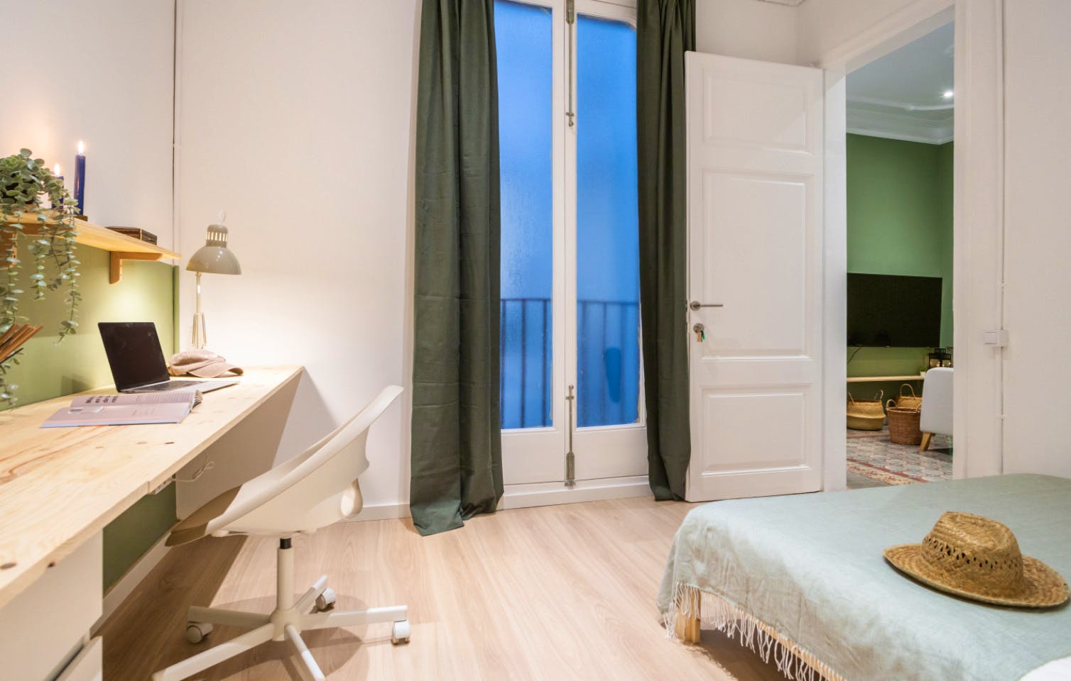  Double Room  -  Designer-Coliving Flat with Historic Charm in Barcelona's Gothic Quarter Apartment  - Gallery -  4