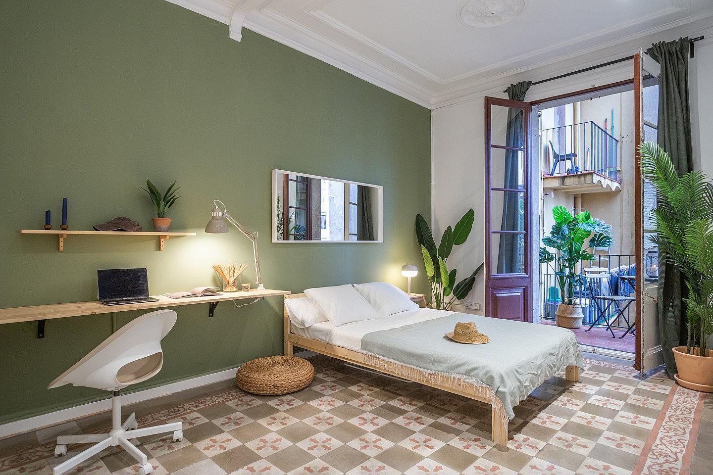  Large Double Room With Terrace  -  Designer-Coliving Flat with Historic Charm in Barcelona's Gothic Quarter Apartment  - Gallery -  36