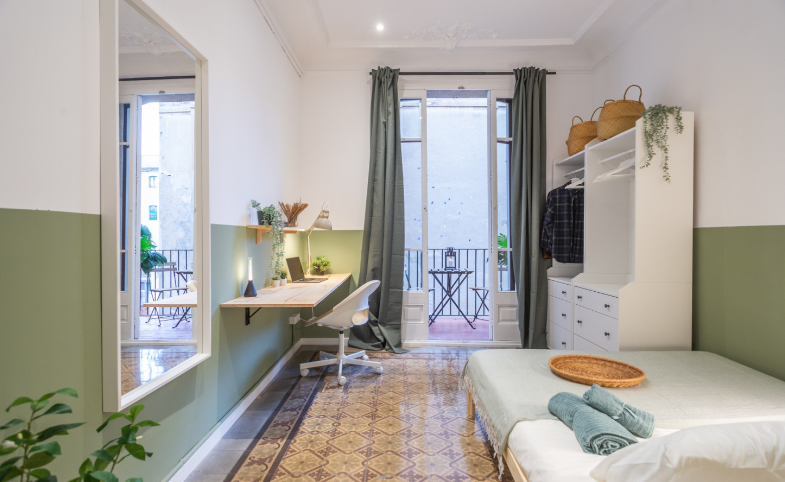  Large Double Room With Terrace  -  Designer-Coliving Flat with Historic Charm in Barcelona's Gothic Quarter Apartment  - Gallery -  10