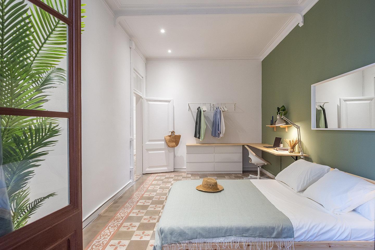 Large Double Room With Terrace  -  Designer-Coliving Flat with Historic Charm in Barcelona's Gothic Quarter Apartment  - Gallery -  32