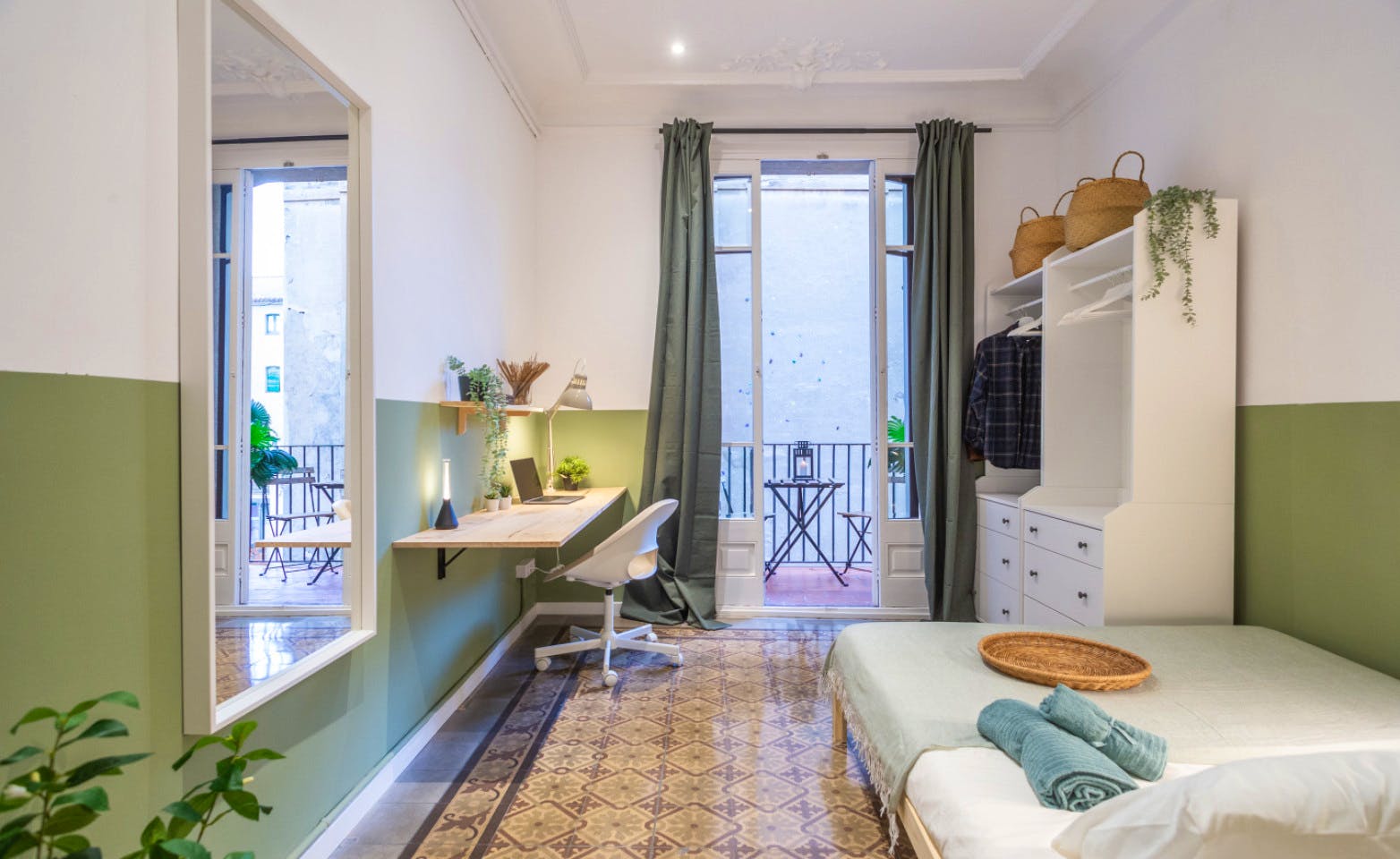  Large Double Room With Terrace  -  Designer-Coliving Flat with Historic Charm in Barcelona's Gothic Quarter Apartment  - Gallery -  1