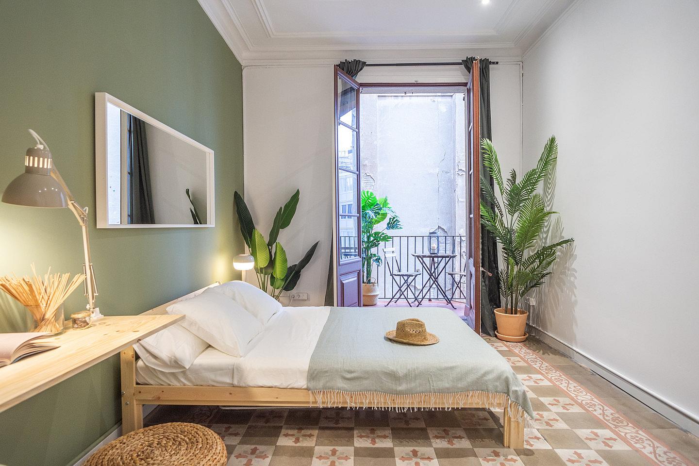  Large Double Room With Terrace  -  Designer-Coliving Flat with Historic Charm in Barcelona's Gothic Quarter Apartment  - Gallery -  37
