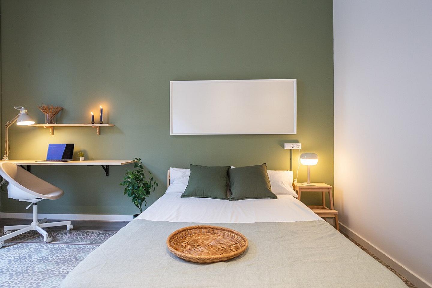  Large Double Room With Balcony (I)  -  Designer-Coliving Flat with Historic Charm in Barcelona's Gothic Quarter Apartment  - Gallery -  32