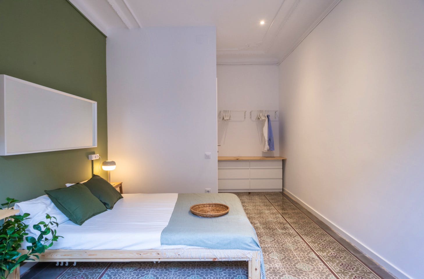  Large Double Room With Balcony (I)  -  Designer-Coliving Flat with Historic Charm in Barcelona's Gothic Quarter Apartment  - Gallery -  1