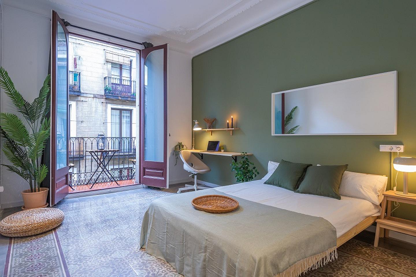 Large Double Room With Balcony (I)  -  Designer-Coliving Flat with Historic Charm in Barcelona's Gothic Quarter Apartment  - Gallery -  40