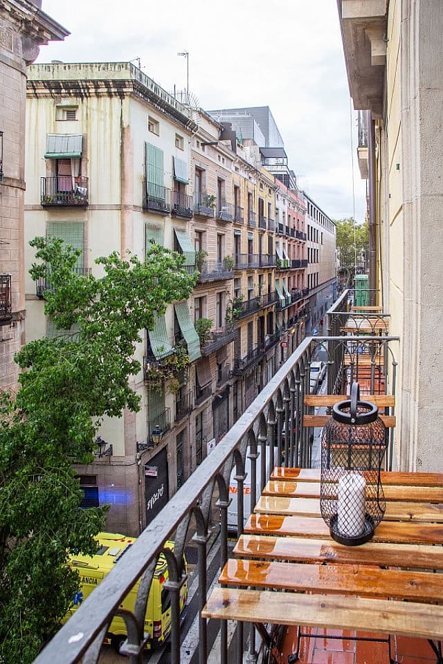  Large Double Room With Balcony (I)  -  Designer-Coliving Flat with Historic Charm in Barcelona's Gothic Quarter Apartment  - Gallery -  36