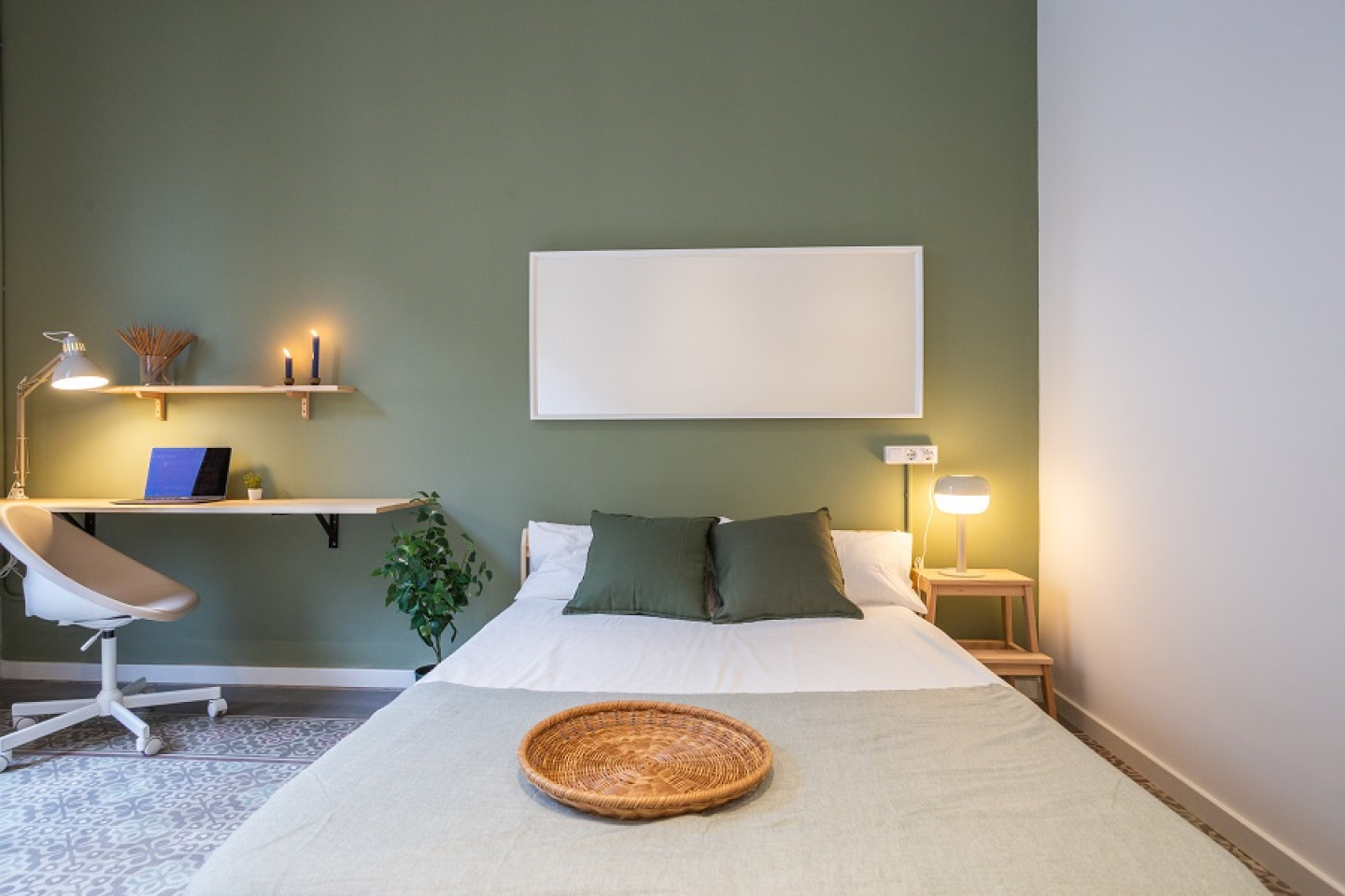  Large Double Room With Balcony (I)  -  Designer-Coliving Flat with Historic Charm in Barcelona's Gothic Quarter Apartment  - Gallery -  19