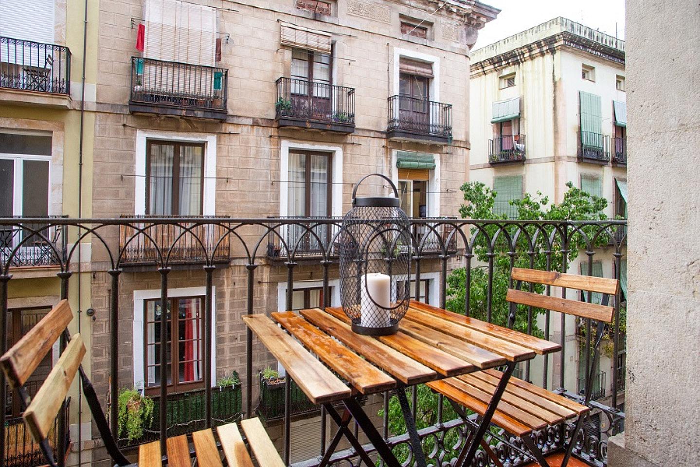  Large Double Room With Balcony (I)  -  Designer-Coliving Flat with Historic Charm in Barcelona's Gothic Quarter Apartment  - Gallery -  58