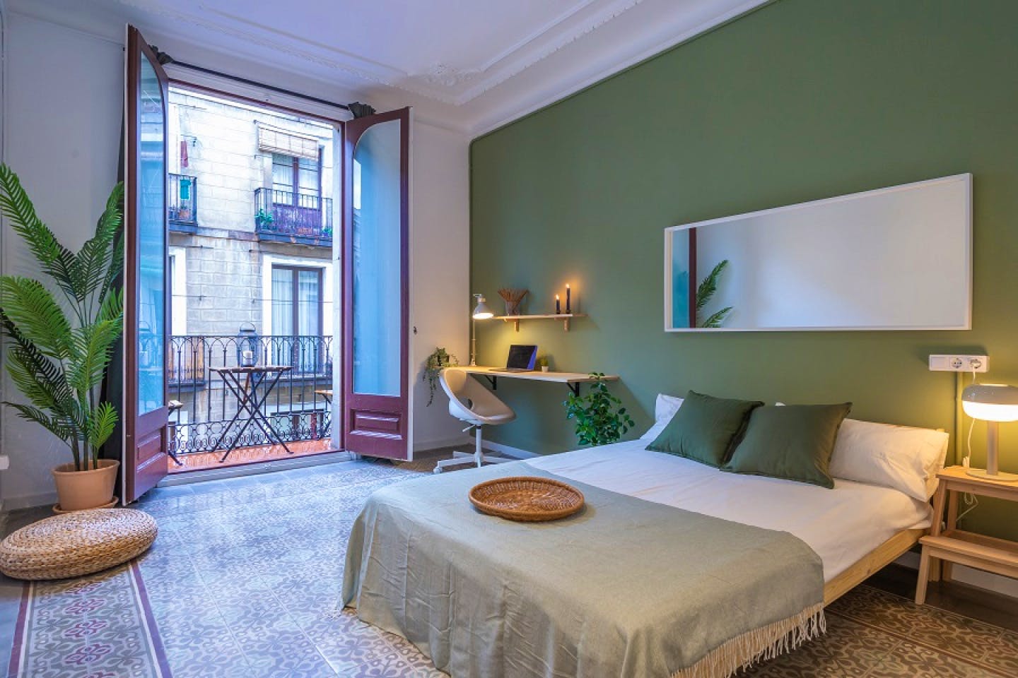  Large Double Room With Balcony II  -  Designer-Coliving Flat with Historic Charm in Barcelona's Gothic Quarter Apartment  - Gallery -  3