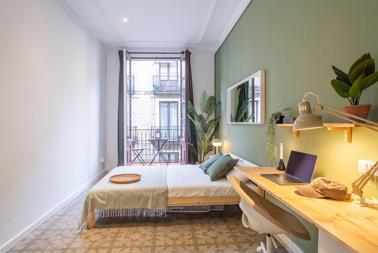  Large Double Room With Balcony II  -  Designer-Coliving Flat with Historic Charm in Barcelona's Gothic Quarter Apartment  - Gallery -  51
