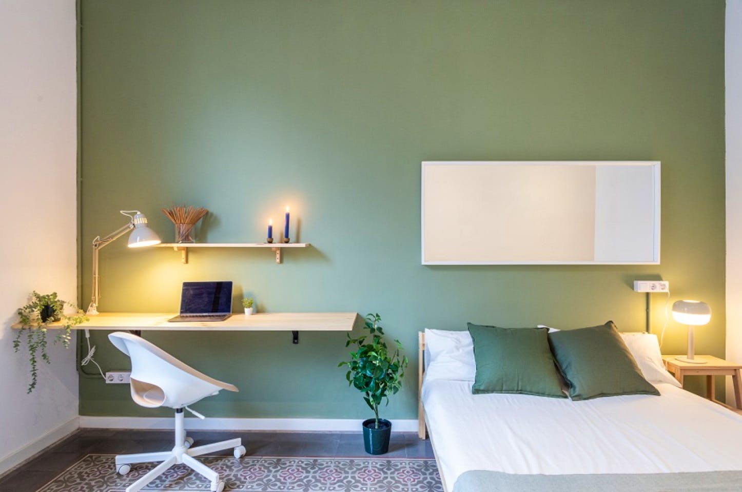  Large Double Room With Balcony II  -  Designer-Coliving Flat with Historic Charm in Barcelona's Gothic Quarter Apartment  - Gallery -  7