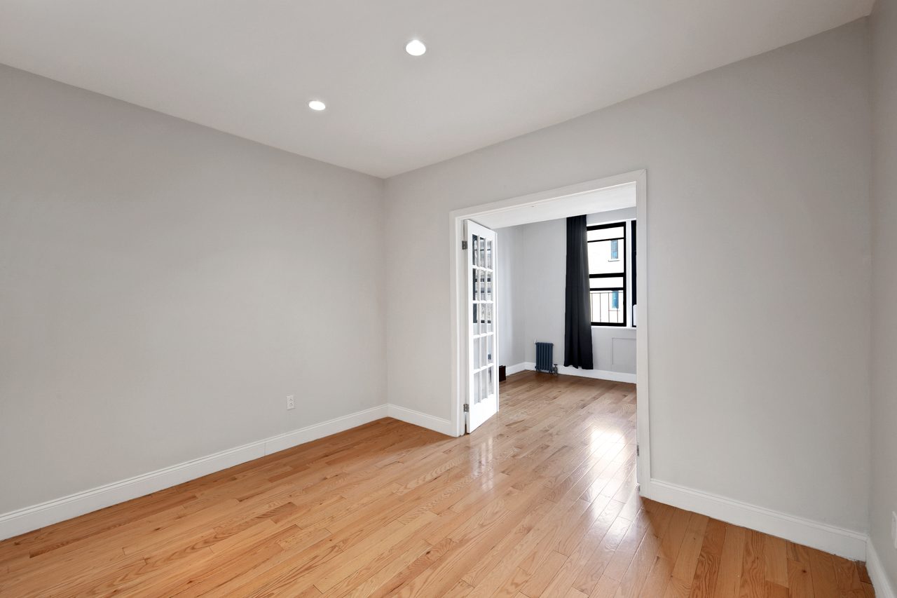  #801: East Village - 1 Bedroom (Queen)  -  #801: East Village  - Gallery -  9