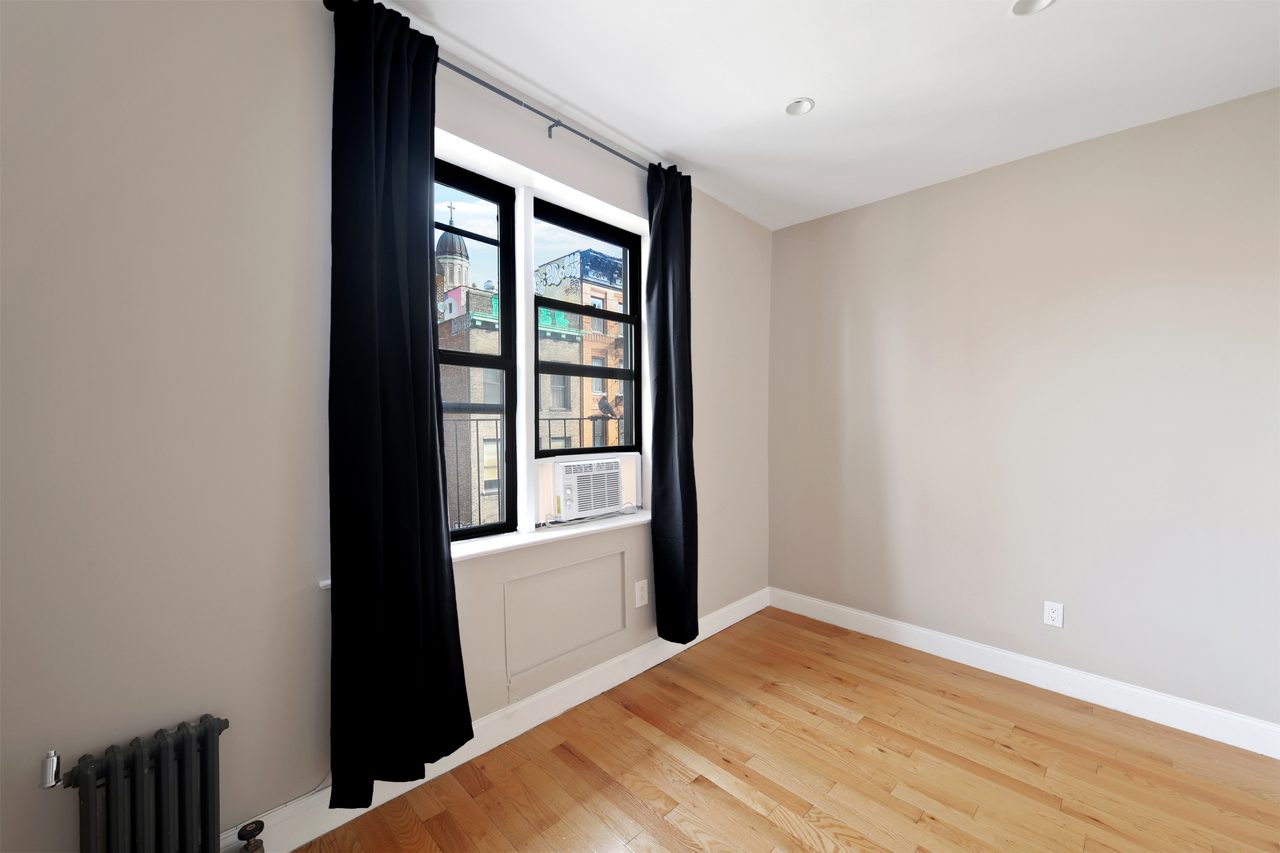  #801: East Village - 1 Bedroom (Queen)  -  #801: East Village  - Gallery -  4
