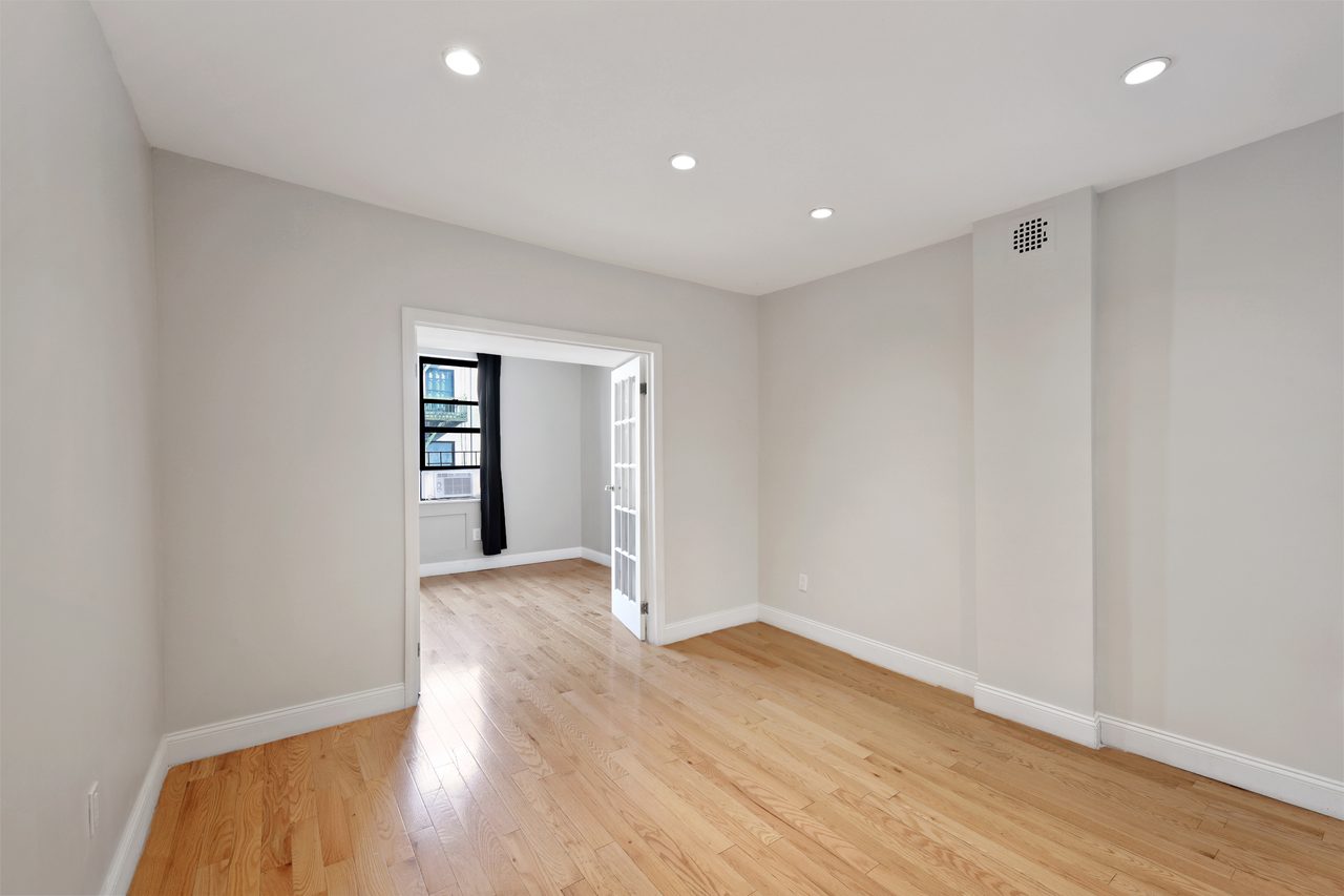  #801: East Village - 1 Bedroom (Queen)  -  #801: East Village  - Gallery -  10