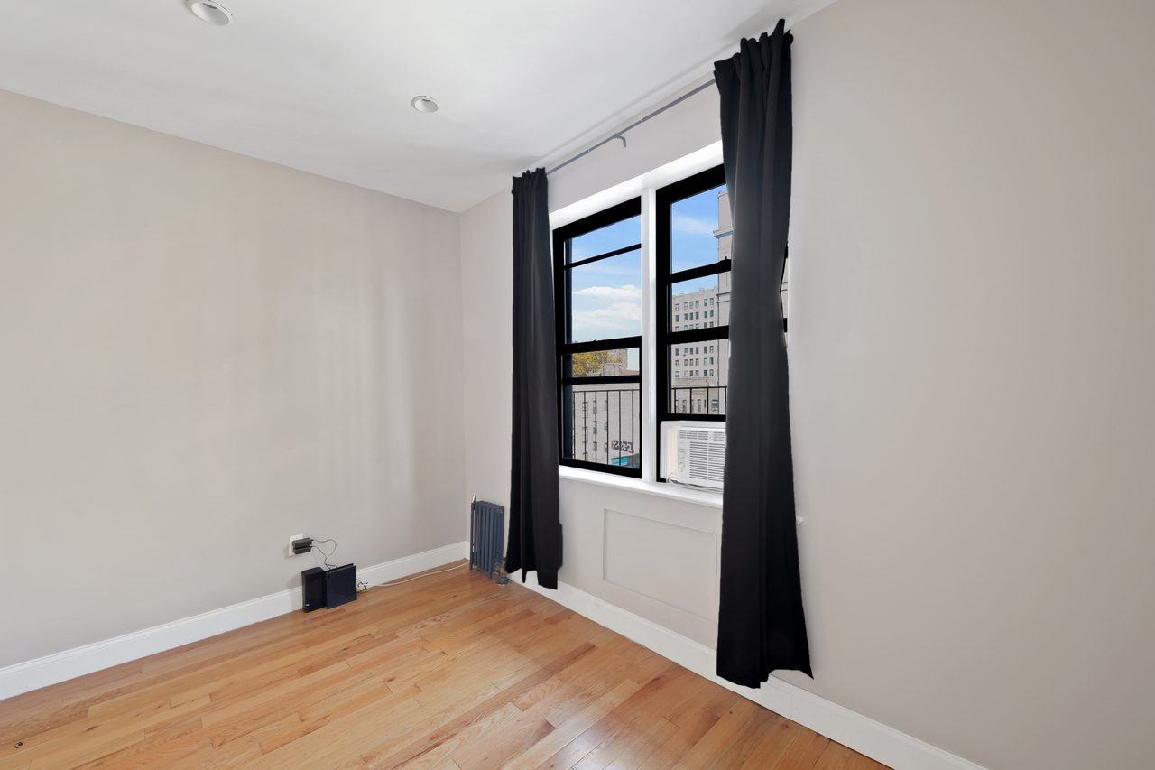  #801: East Village - 1 Bedroom (Queen)  -  #801: East Village  - Gallery -  5