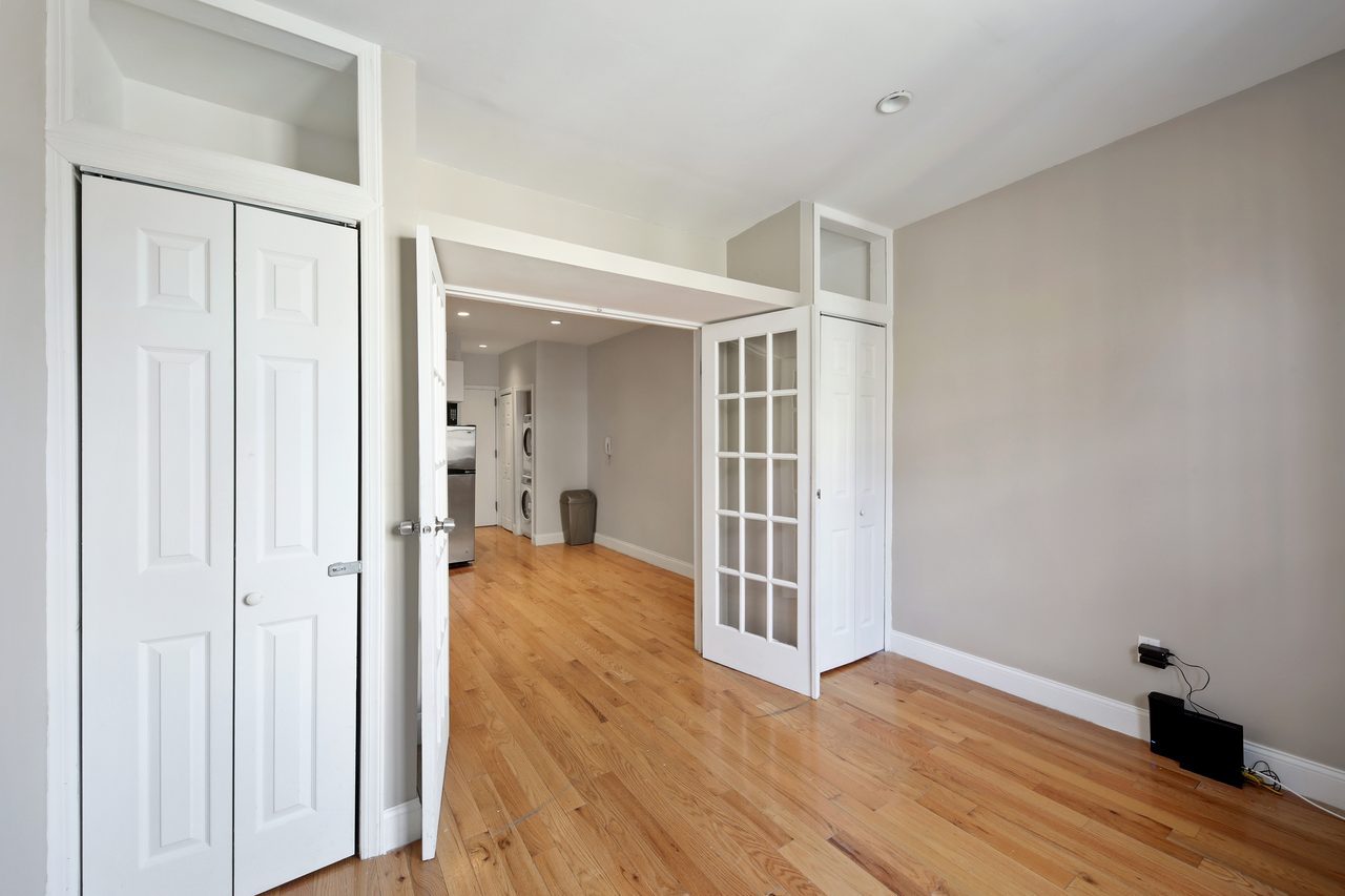  #801: East Village - 1 Bedroom (Queen)  -  #801: East Village  - Gallery -  3