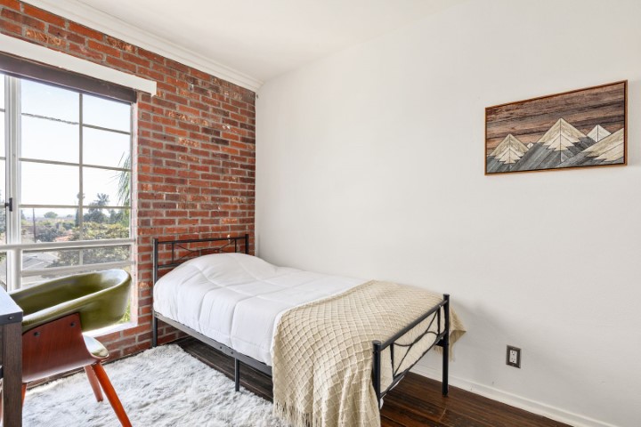 Ashton Ave - Gallery - 14