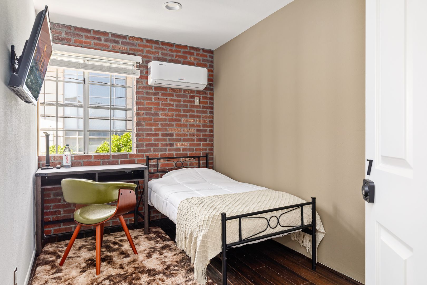  10777 Ashton 301 - Single Room 7  -  Ashton Ave  - Gallery -  6