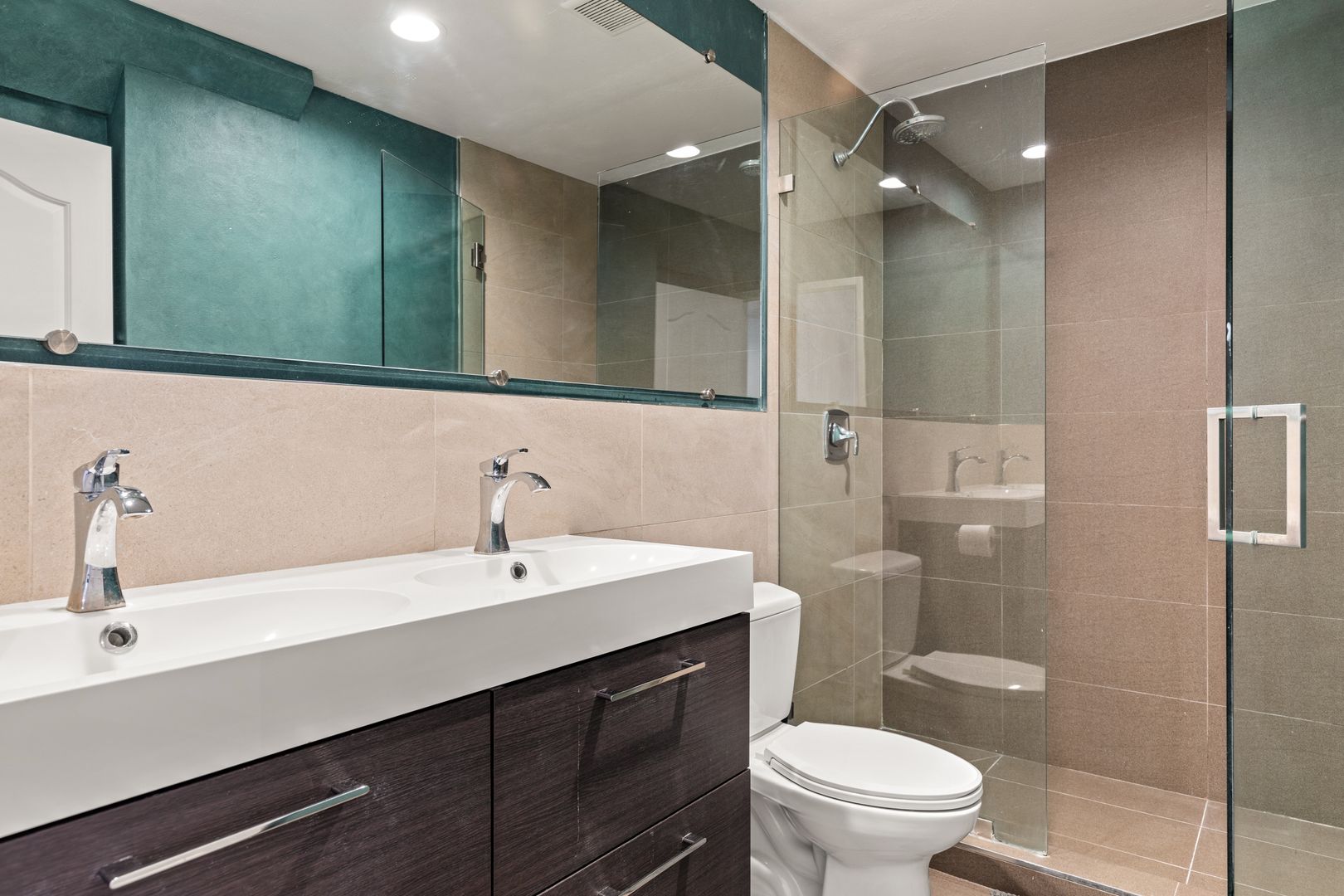  10777 Ashton 301 - Single Room 7  -  Ashton Ave  - Gallery -  2