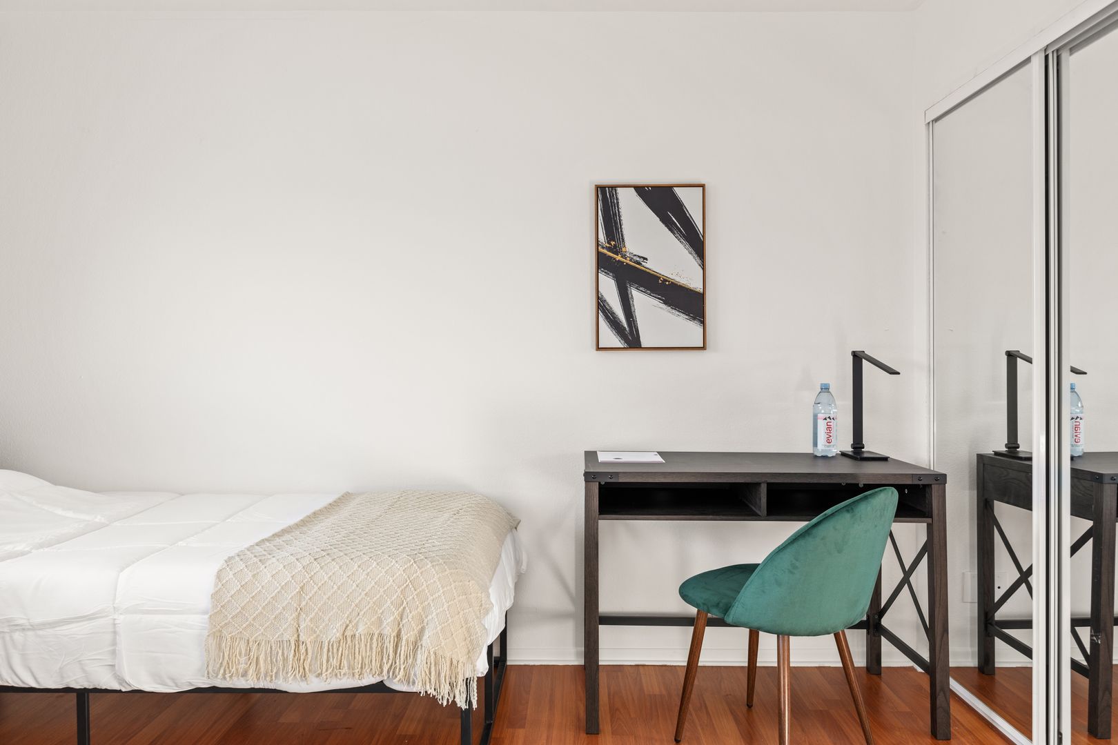 10777 Ashton 302 - Twin Room 5 - B - Ashton Ave - Gallery - 1