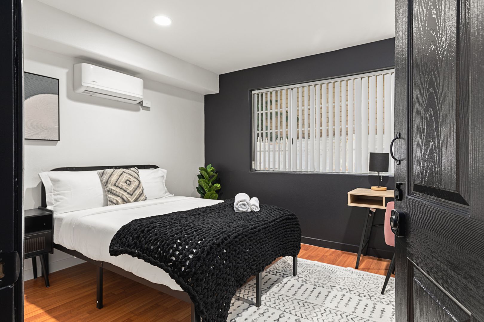 10777 Ashton 102 - Single Room 5 - 5 - Ashton Ave - Gallery - 1