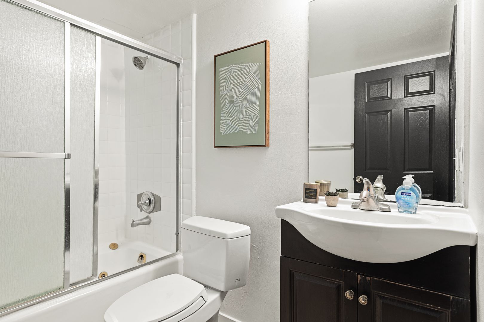  10777 Ashton 102 - Single Room 5 - 5  -  Ashton Ave  - Gallery -  2