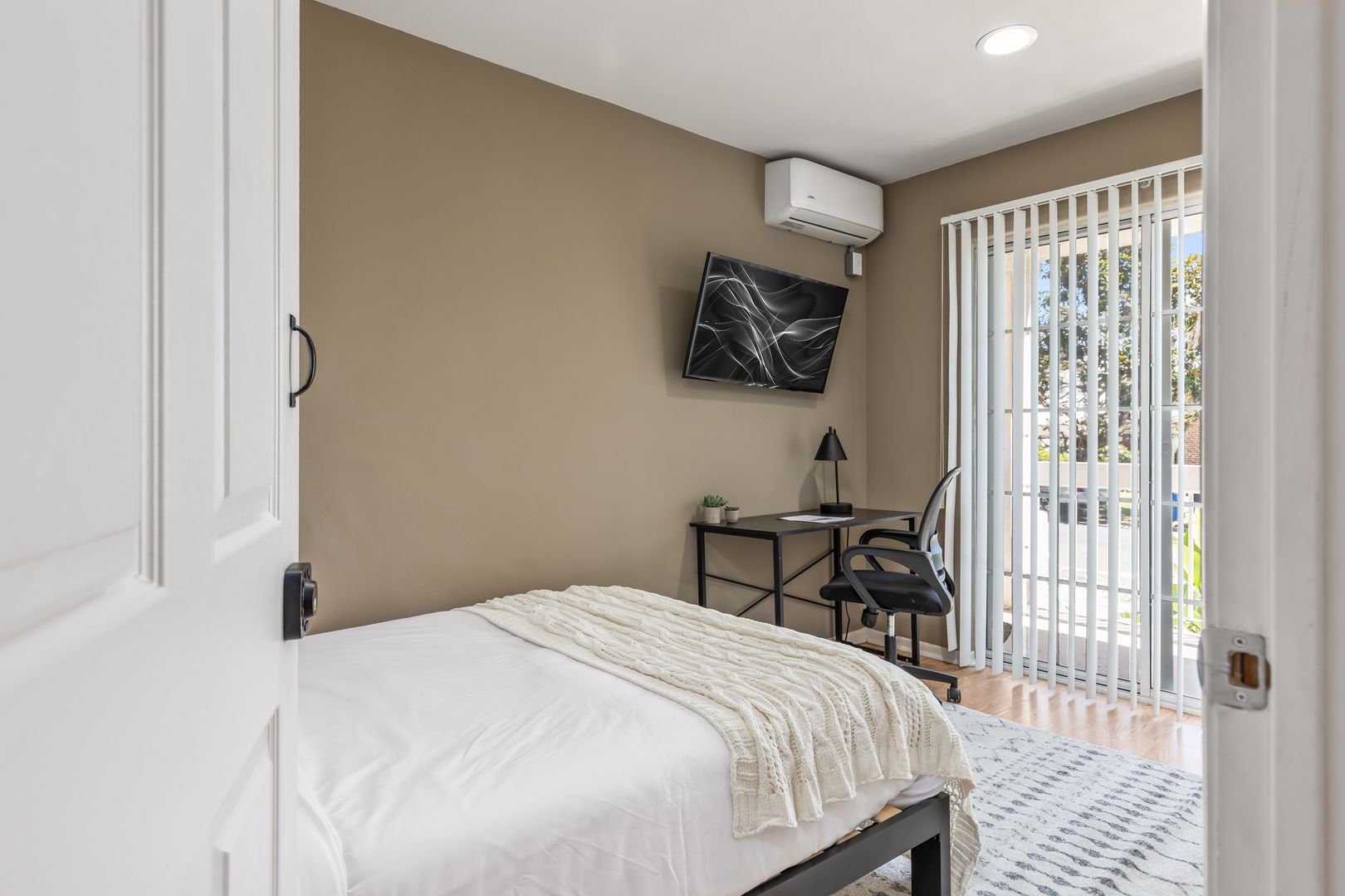 10777 Ashton 101 - Single Room 1 - 1 - Ashton Ave - Gallery - 1