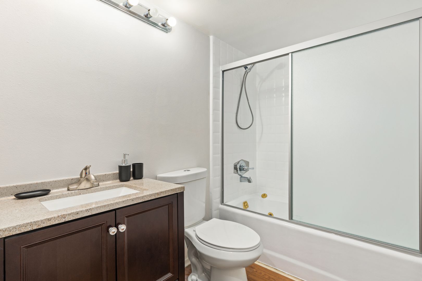 10777 Ashton 101 - Single Room 1 - 1 - Ashton Ave - Gallery - 4