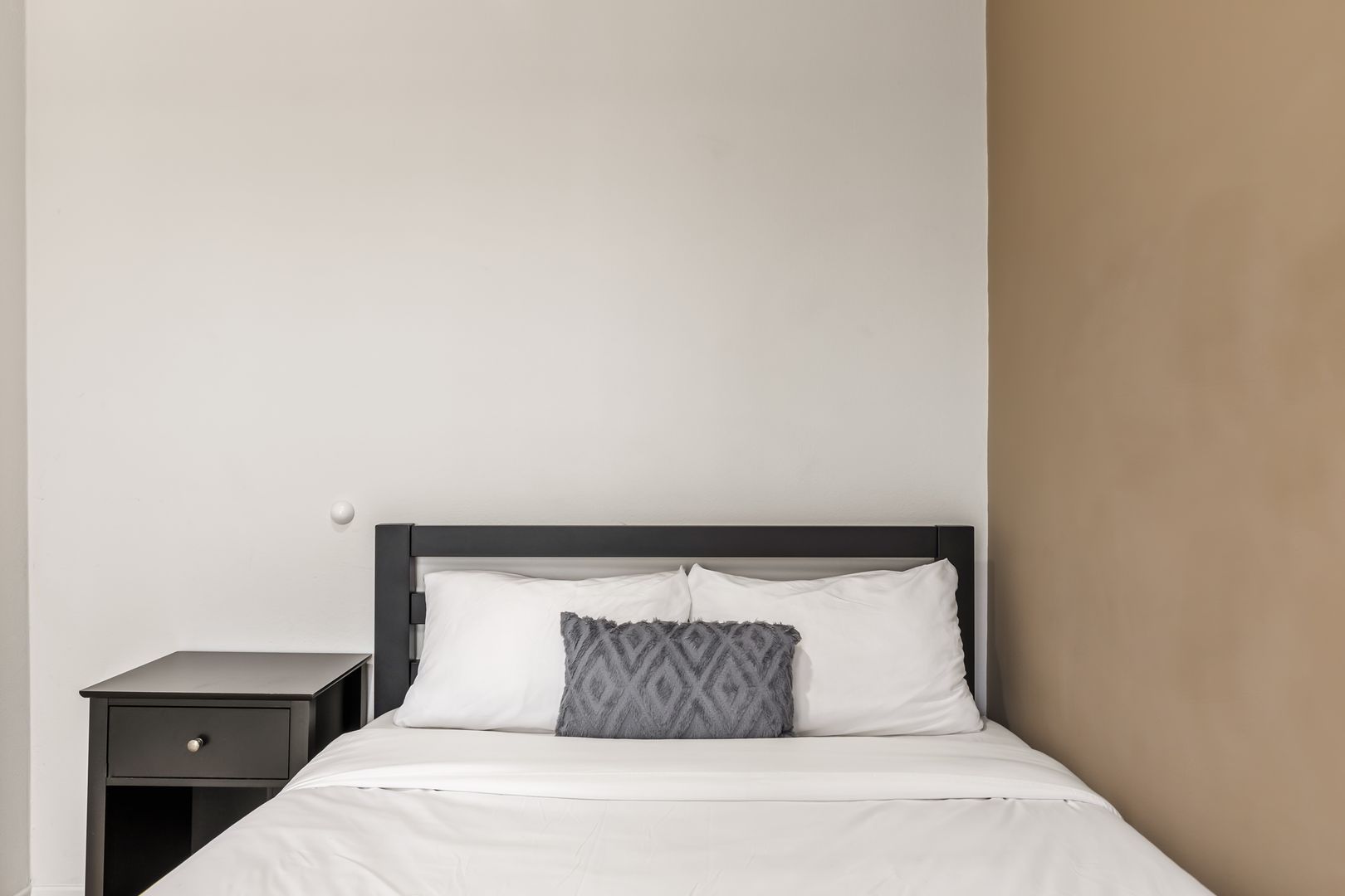  10777 Ashton 101 - Single Room 1 - 1  -  Ashton Ave  - Gallery -  3