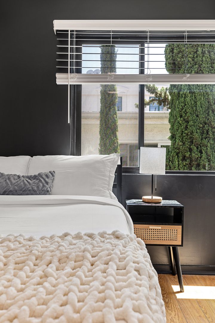  1823 Pelham 7 - Room 1 / Single Room 4 (Loft) - 4  -  Pelham Ave  - Gallery -  3