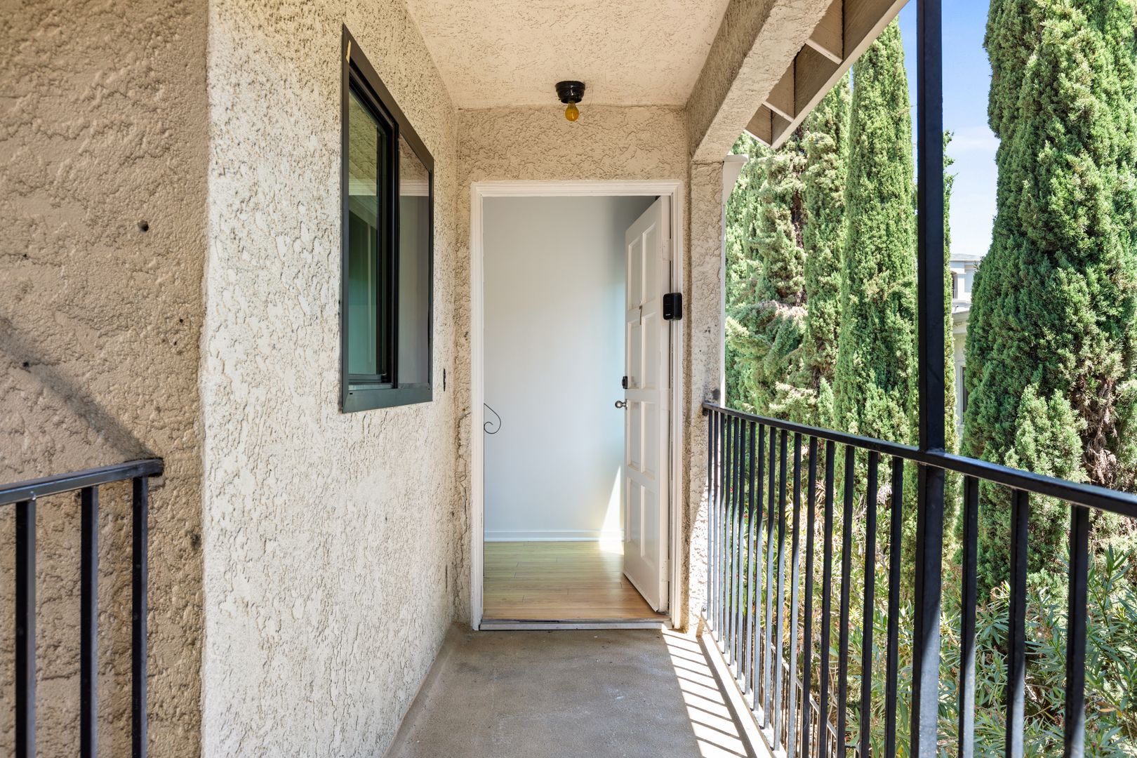  1823 Pelham 7 - Room 1 / Single Room 4 (Loft) - 4  -  Pelham Ave  - Gallery -  8
