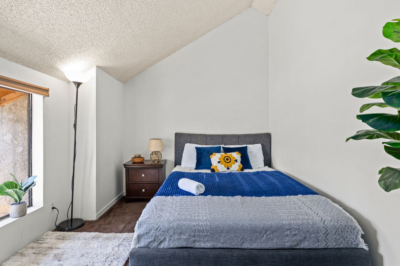  1823 Pelham 8 - Single Room 3 (Loft  -  Pelham Ave  - Gallery -  1