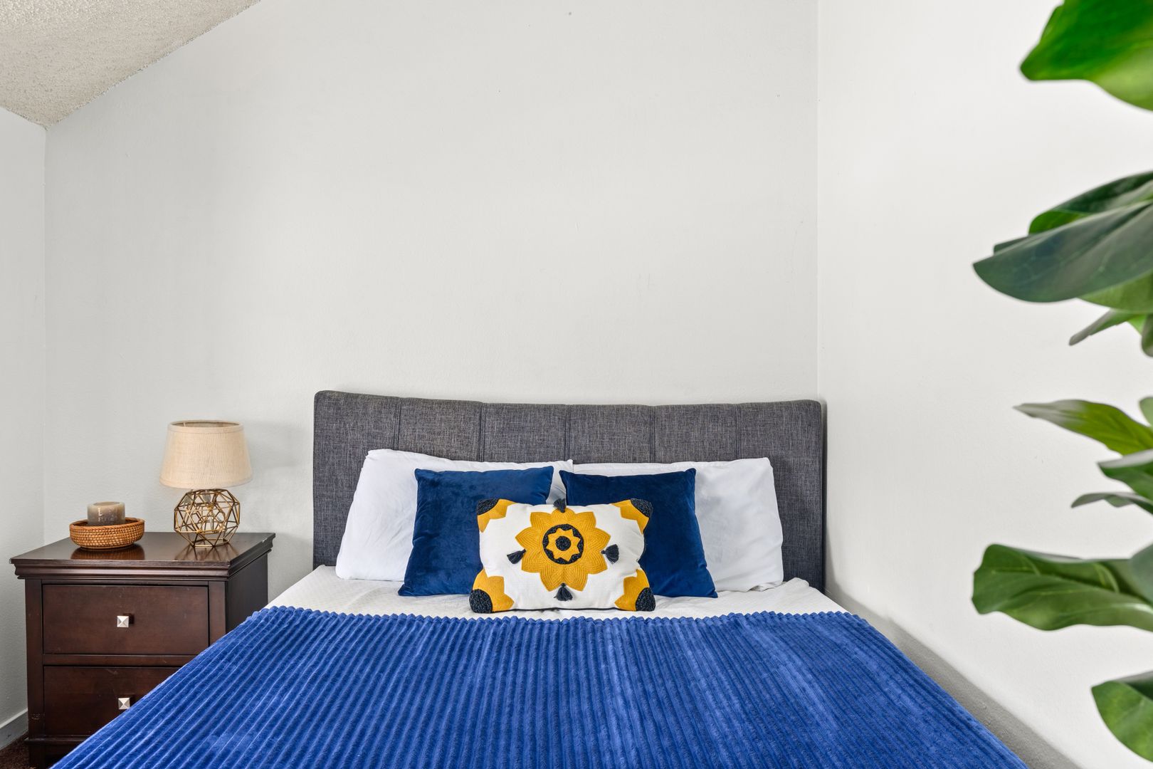  1823 Pelham 8 - Single Room 3 (Loft  -  Pelham Ave  - Gallery -  7