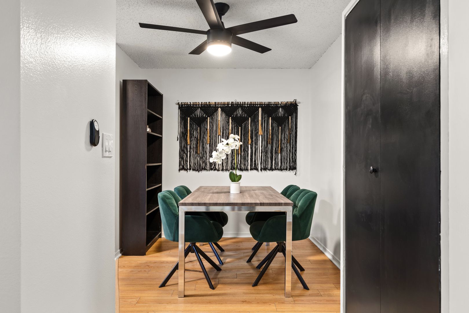  1823 Pelham 7 - Twin Room 2  -  Pelham Ave  - Gallery -  4