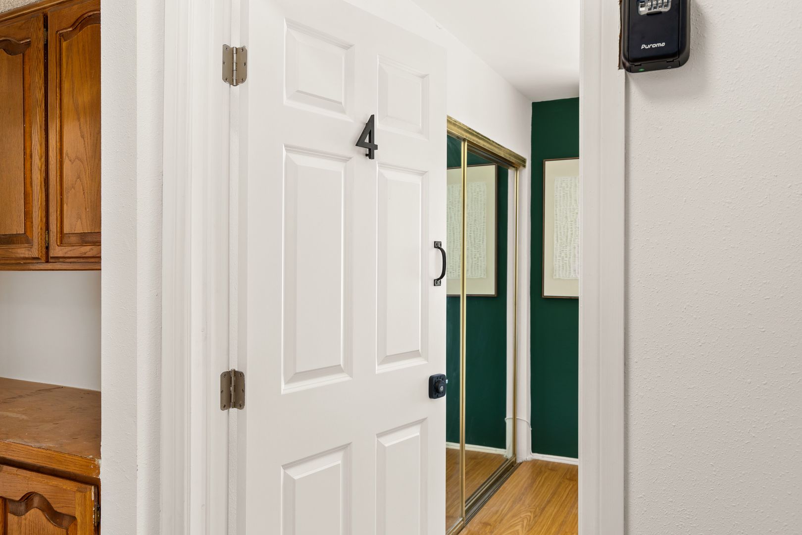  1823 Pelham 5 - Room 4 / Single Room 1  -  Pelham Ave  - Gallery -  3