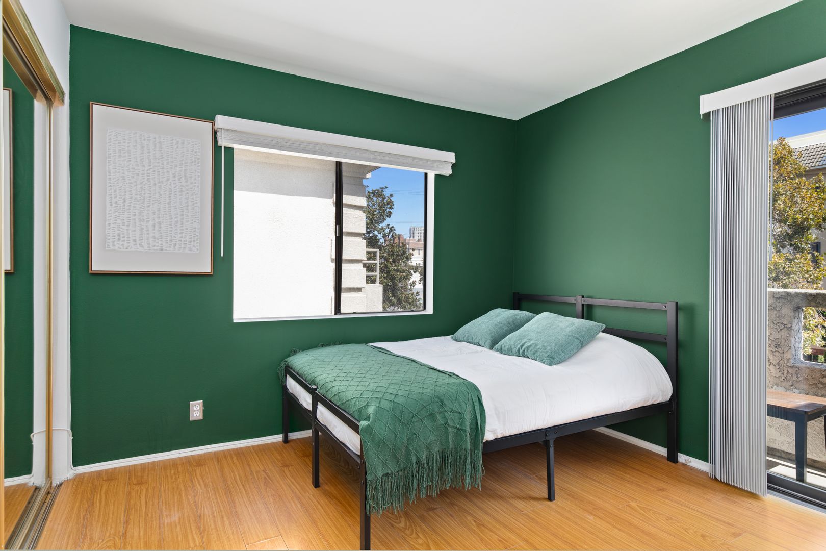  1823 Pelham 5 - Room 4 / Single Room 1  -  Pelham Ave  - Gallery -  2