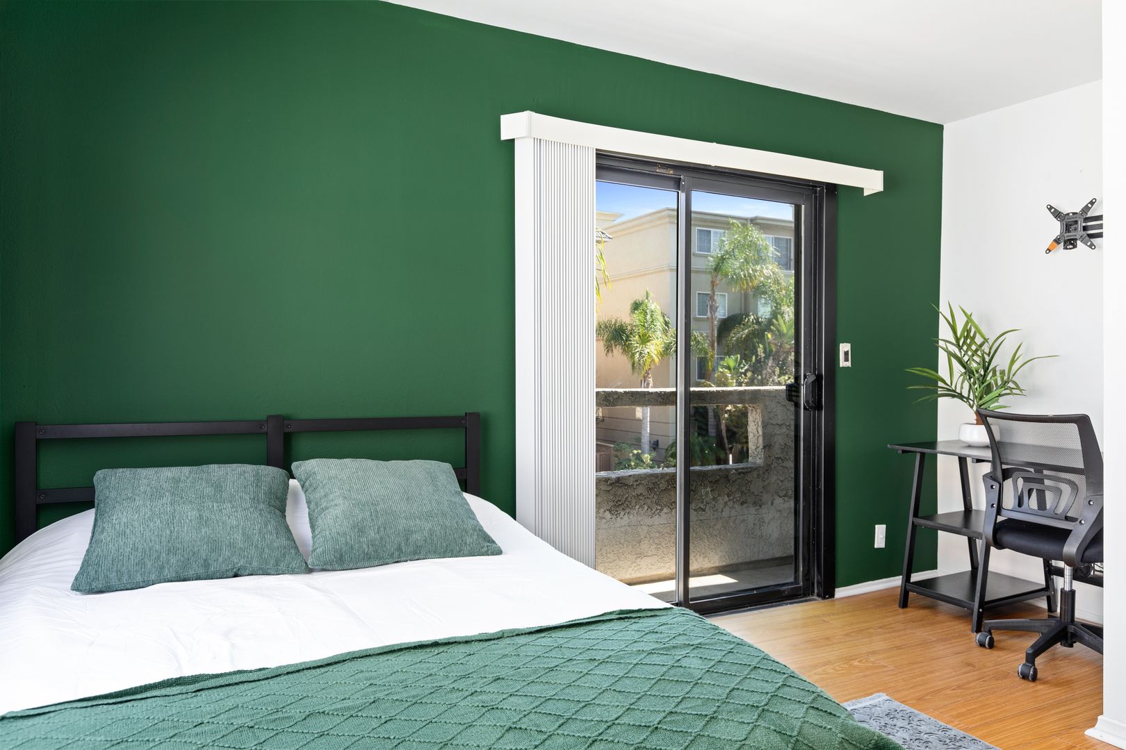  1823 Pelham 5 - Room 4 / Single Room 1  -  Pelham Ave  - Gallery -  4