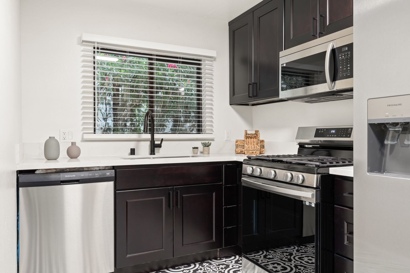  1823 Pelham 4 - Room 3  -  Pelham Ave  - Gallery -  4