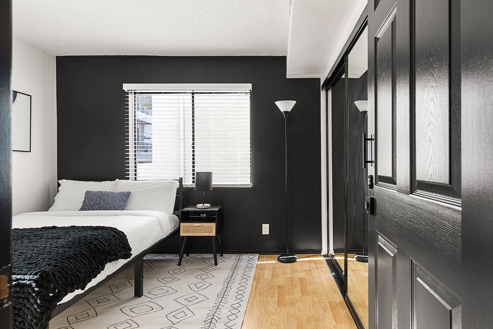  1823 Pelham 4 - Room 3  -  Pelham Ave  - Gallery -  7