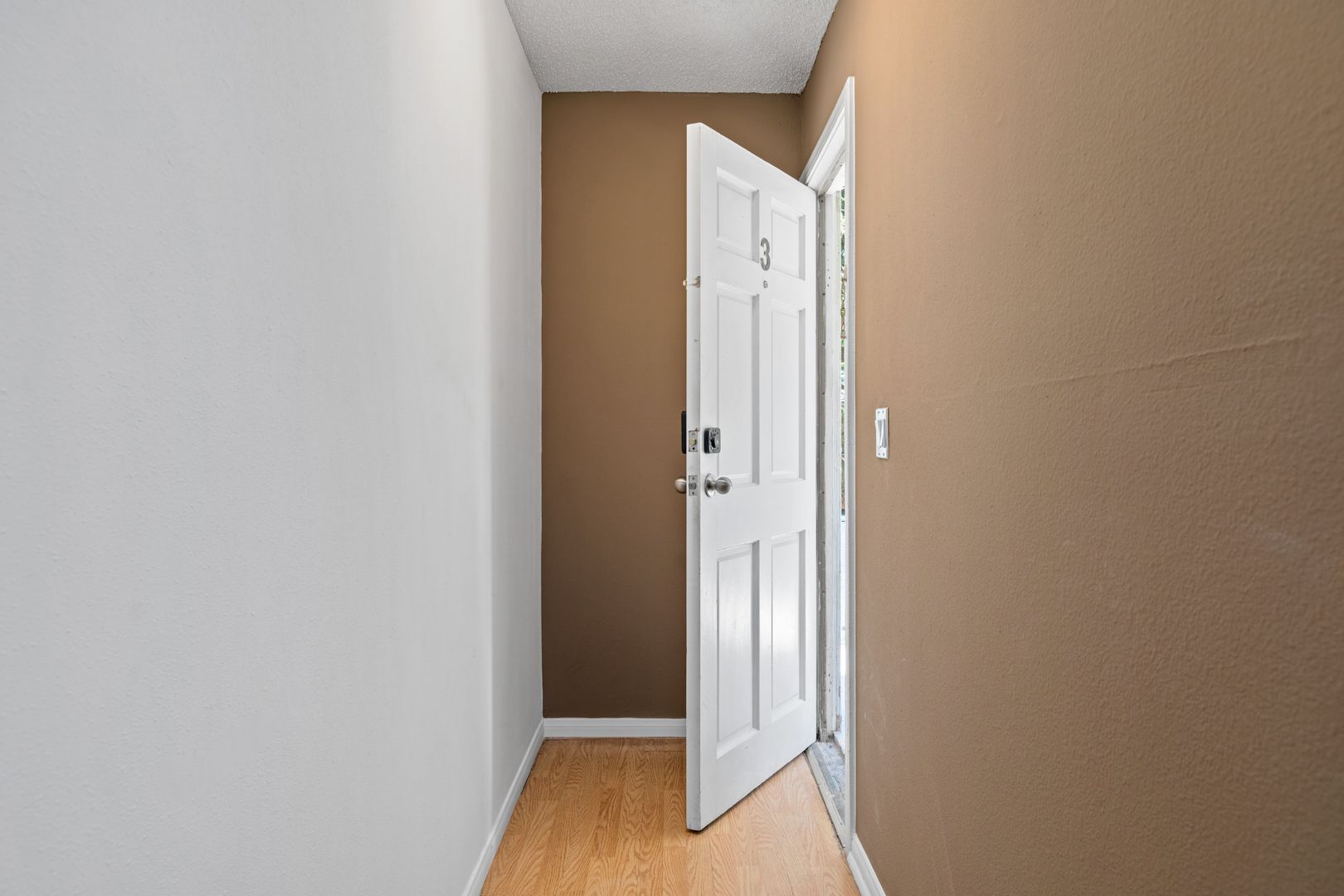 1823 Pelham 3 - Room 3  -  Pelham Ave  - Gallery -  2
