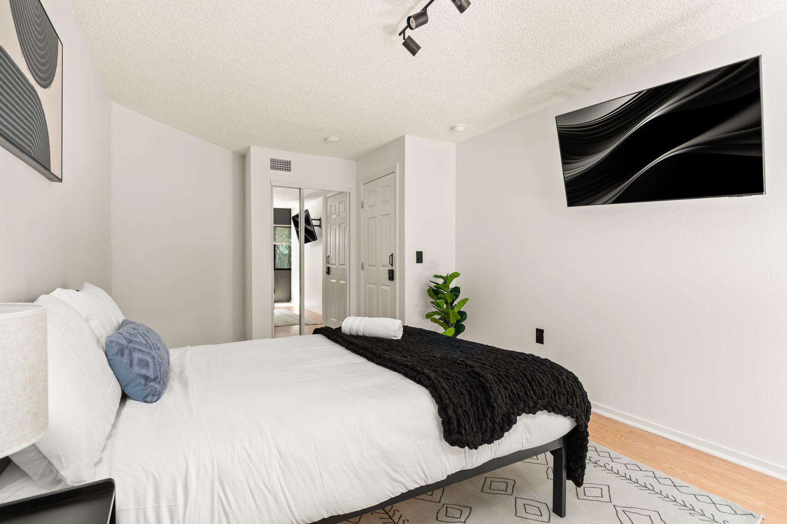  1823 Pelham 3 - Room 3  -  Pelham Ave  - Gallery -  4