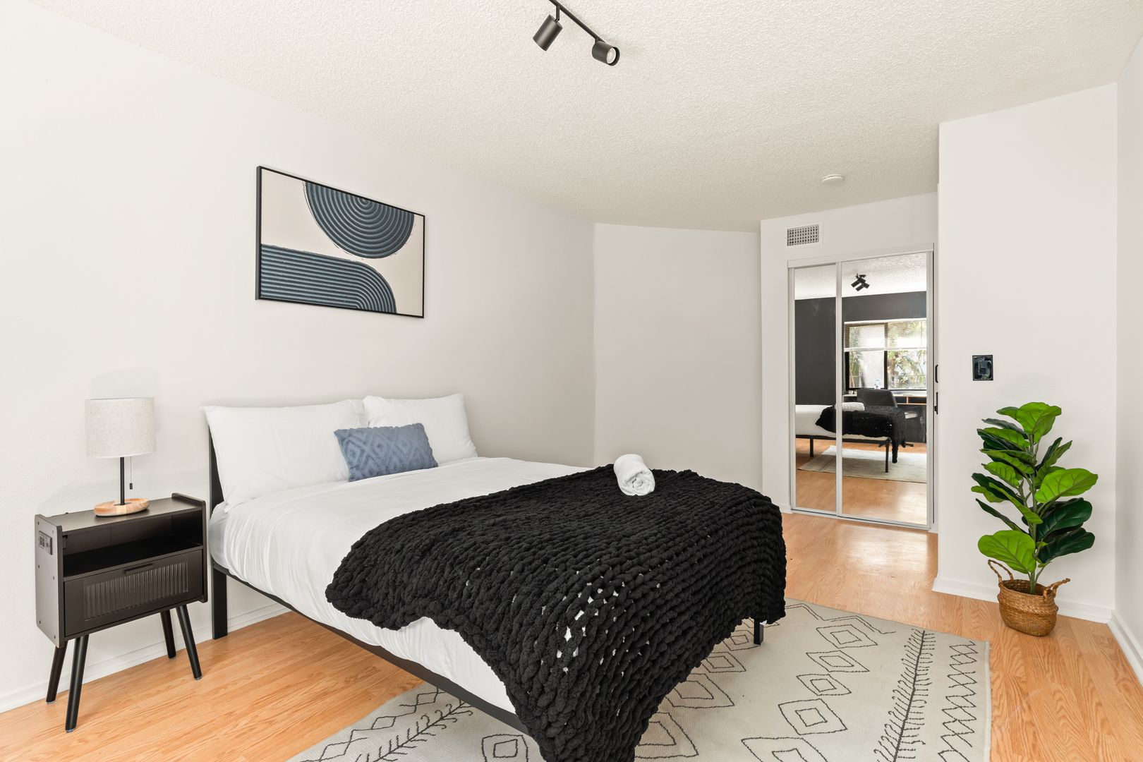  1823 Pelham 3 - Room 3  -  Pelham Ave  - Gallery -  3