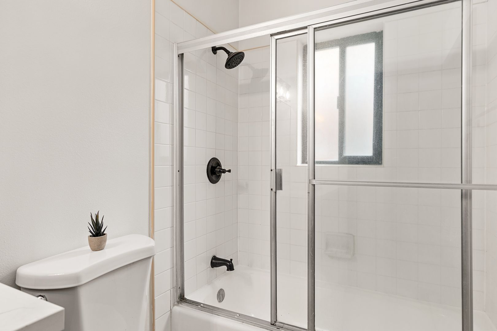  1823 Pelham 4 - Room 2  -  Pelham Ave  - Gallery -  8