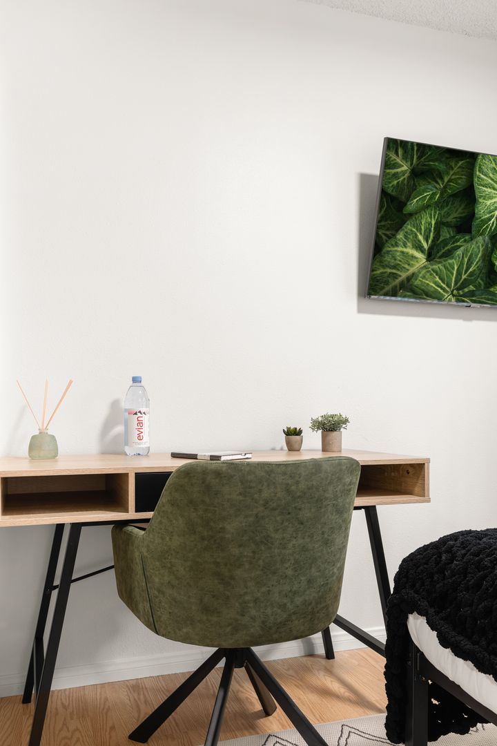 1823 Pelham 4 - Room 2 - Pelham Ave - Gallery - 1