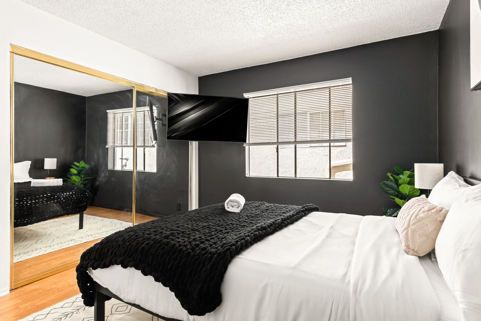  1823 Pelham 2 - Room 2  -  Pelham Ave  - Gallery -  7