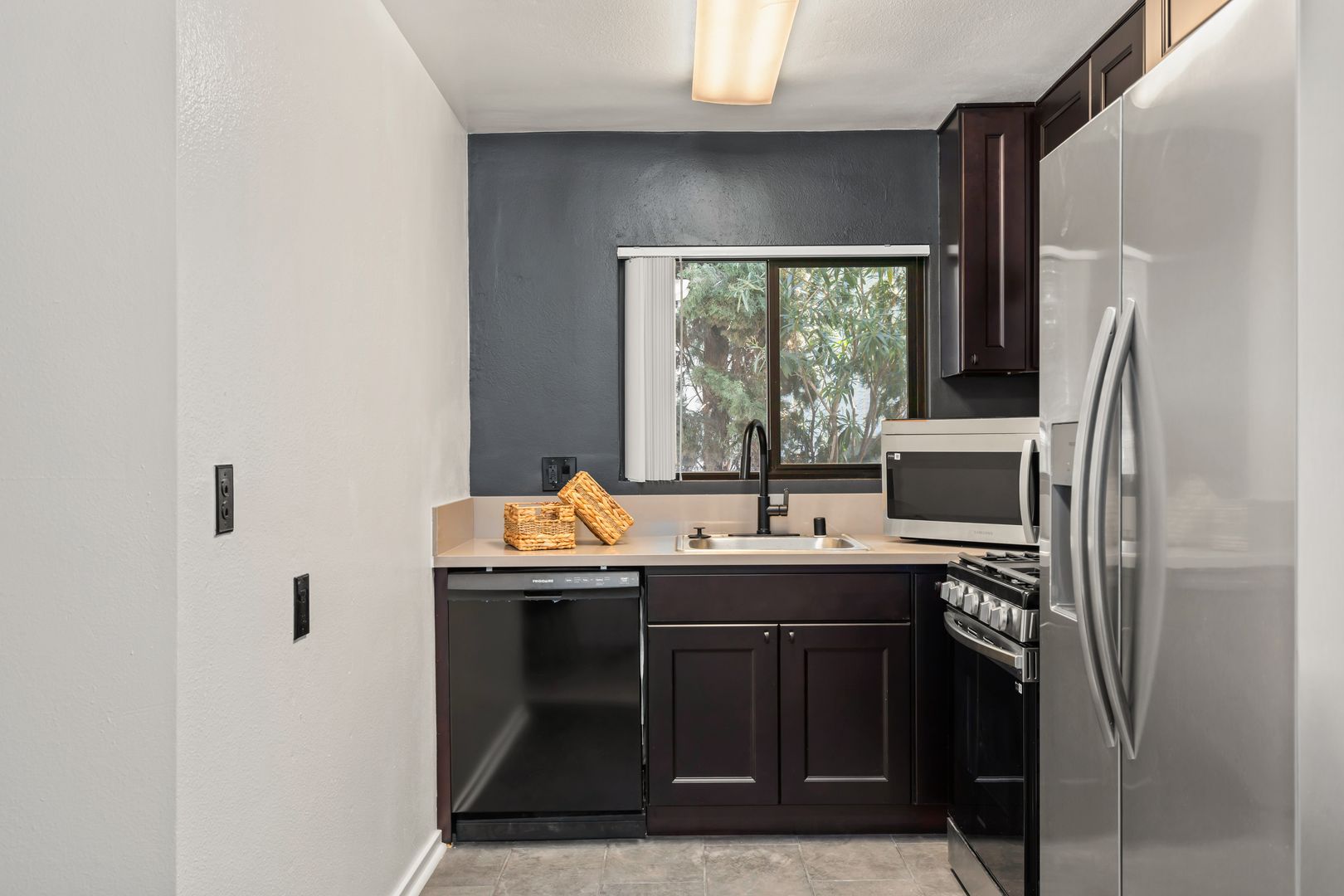  1823 Pelham 2 - Room 2  -  Pelham Ave  - Gallery -  3