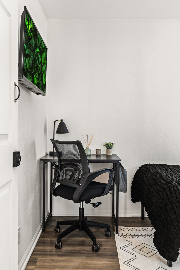  1823 Pelham 8 - Room 1  -  Pelham Ave  - Gallery -  3