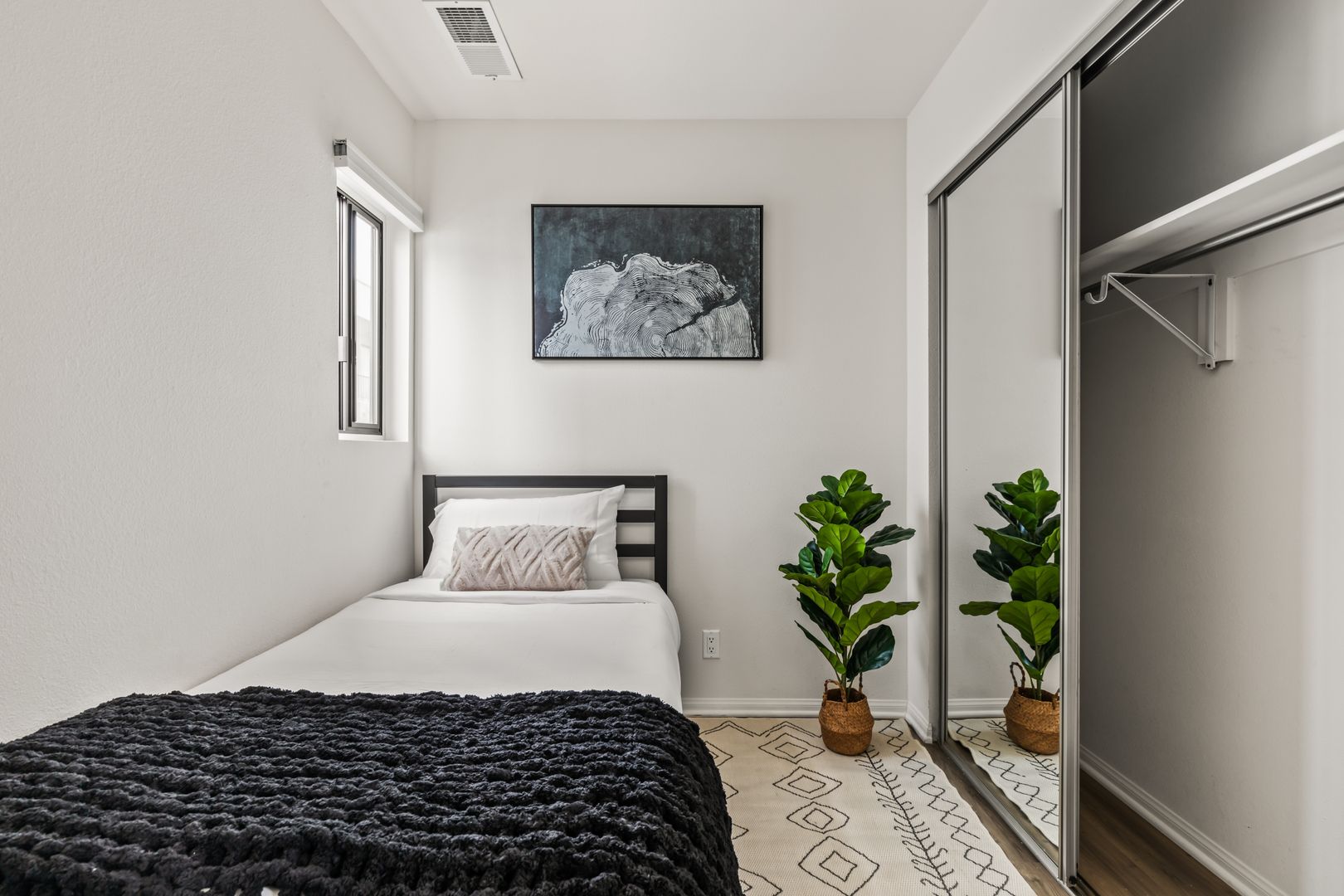  1823 Pelham 8 - Room 1  -  Pelham Ave  - Gallery -  4