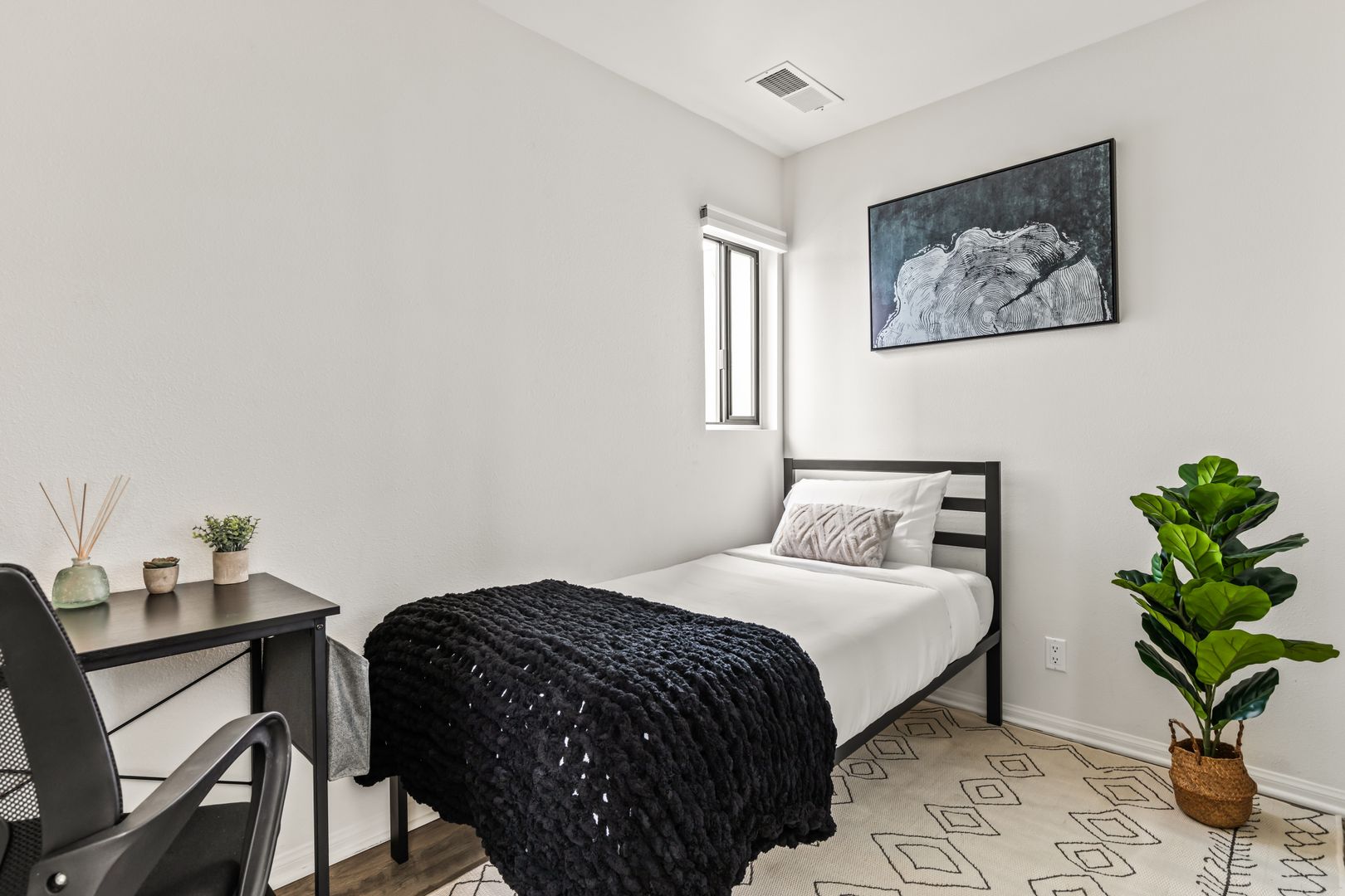  1823 Pelham 8 - Room 1  -  Pelham Ave  - Gallery -  5